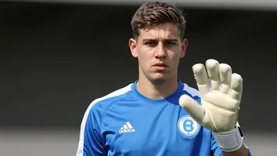 Walsall FC bolster their squad with the signing of goalkeeper Tom Wooster, who joins from West Ham United